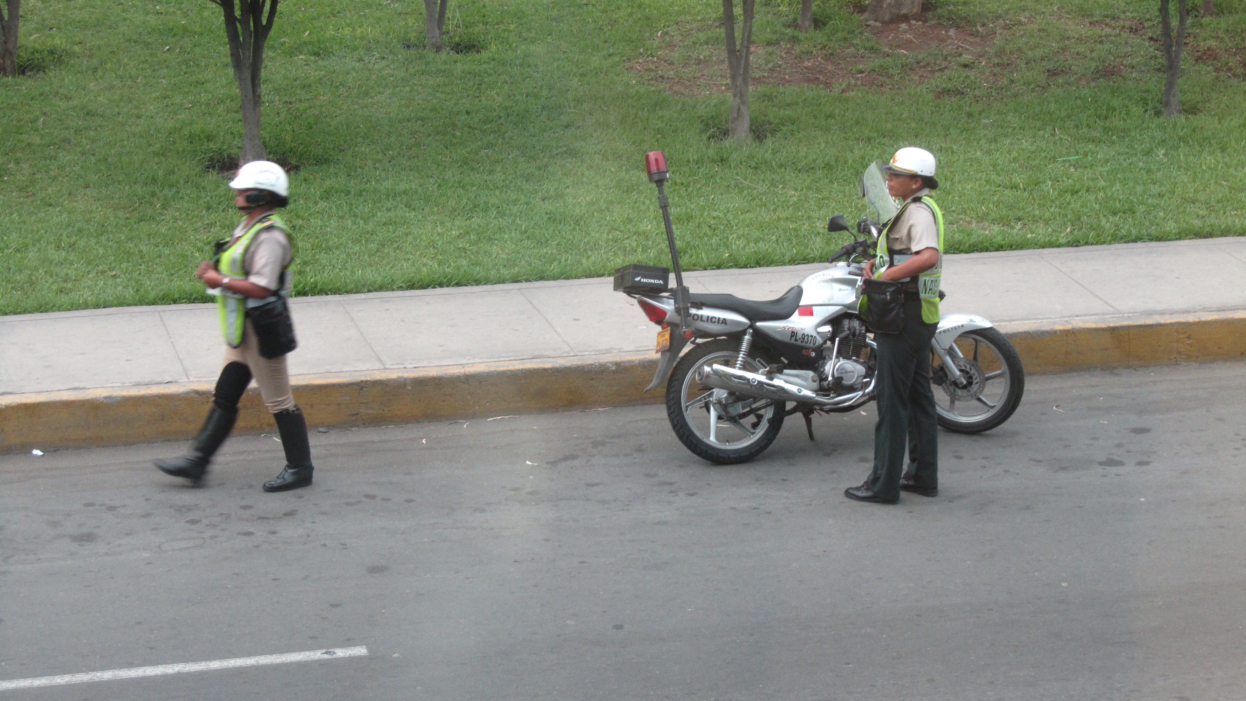 Biker Chick Traffic Cops in Lima.